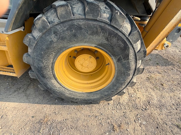 2017-deere-410l-image-85