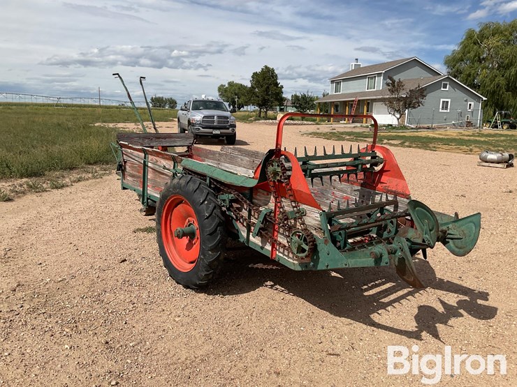 new-idea-m-12a-manure-spreader-image-5