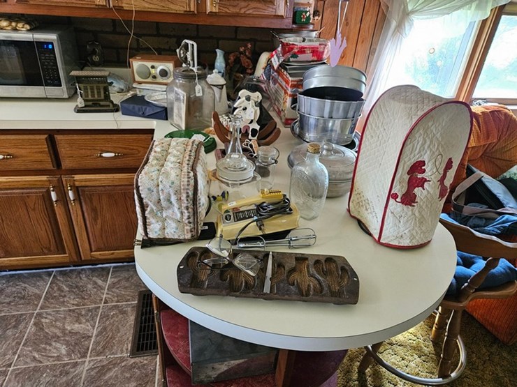 #8001-•-live-on-the-ground-house-hold-items-image-7
