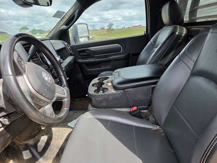 2024-dodge-3500-image-42