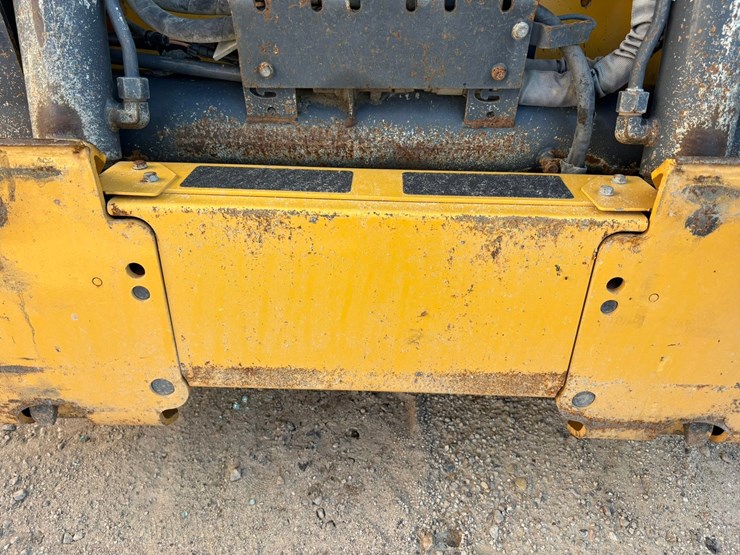 2021-deere-330g-image-26