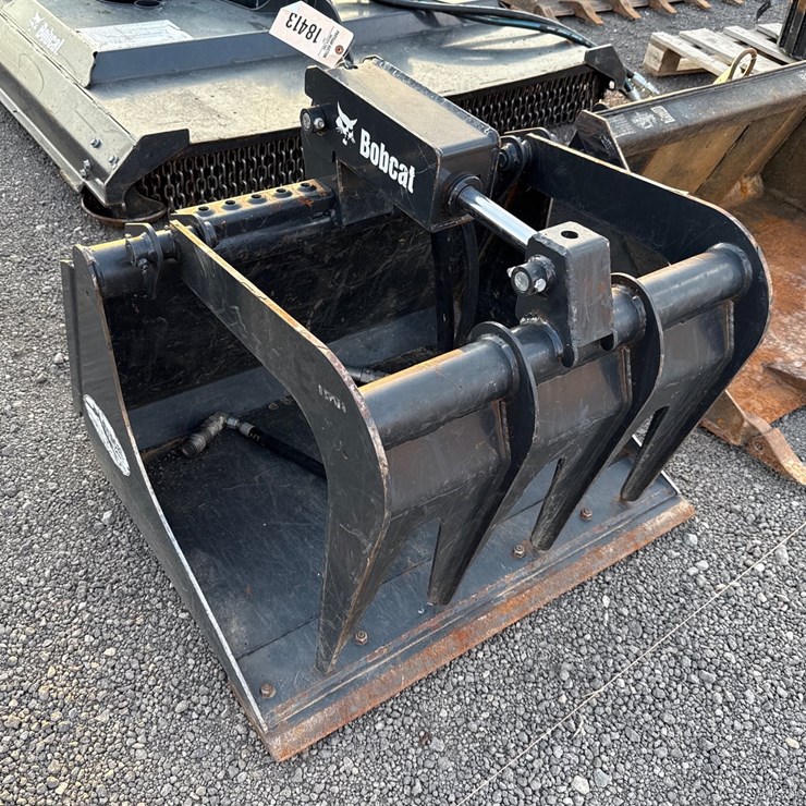#2014 • BOBCAT 36" MINI SKID STEER SINGLE CYLINDER GRAPPLE BUCKET
