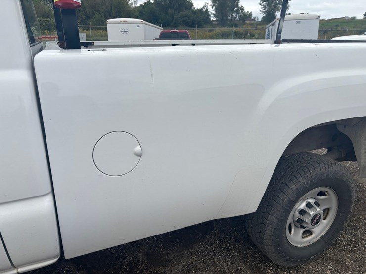 2006-gmc-2500-image-47