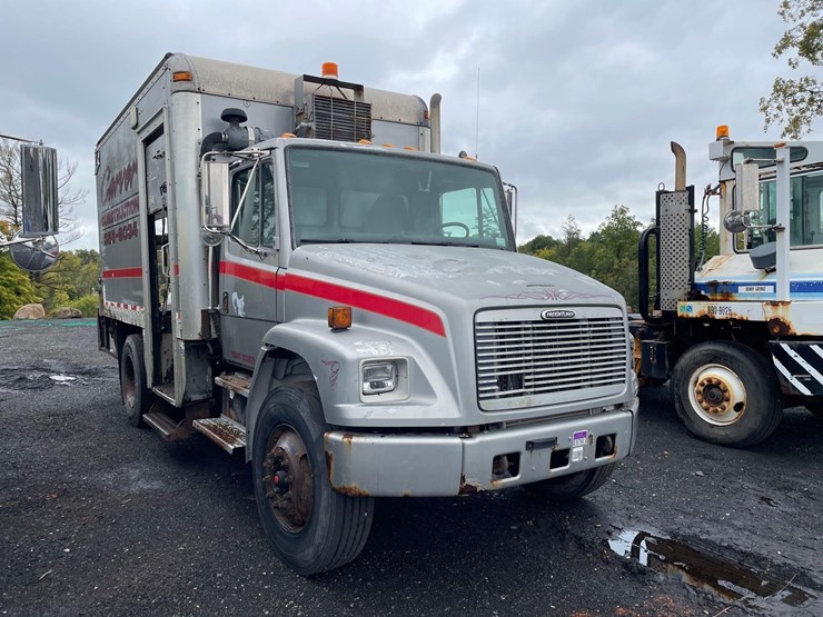 freightliner-fl70-image-2
