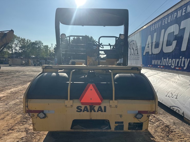 #2410-•-2015-sakia-sw880-double-drum-smooth-roller-compactor-image-4