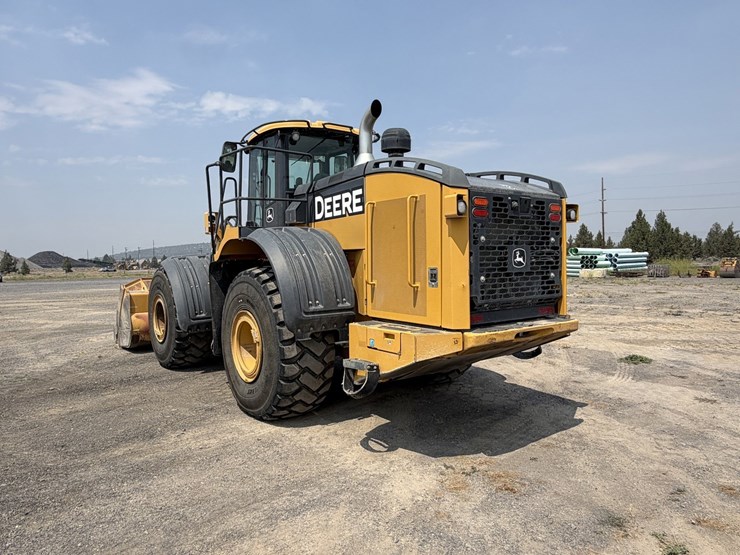 2019-deere-744k-image-7