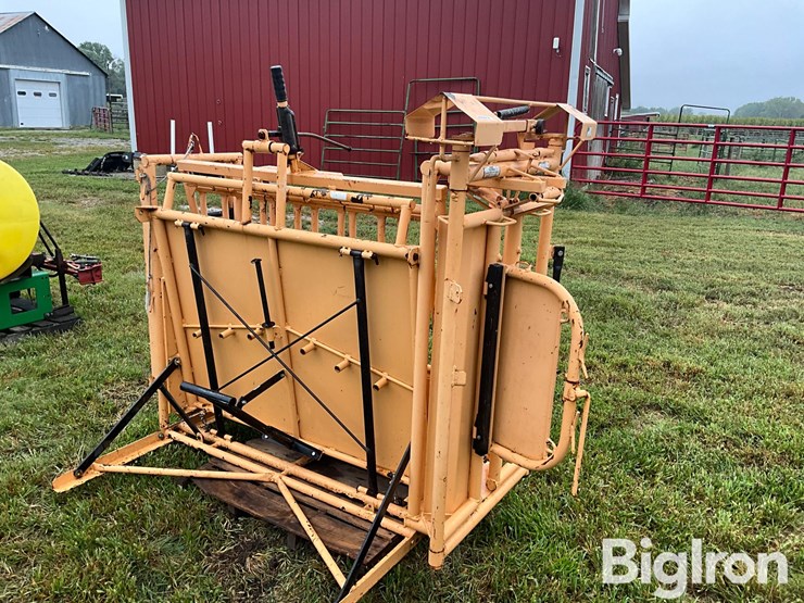 for-most-calf-working-chute-image-3