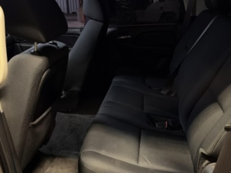 2012-chevrolet-tahoe-image-24