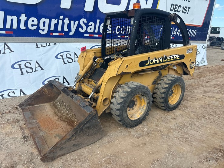 2003-john-deere-240-image-1