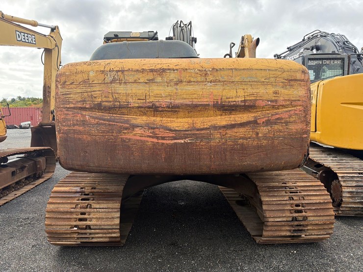 deere-200d-lc-image-7