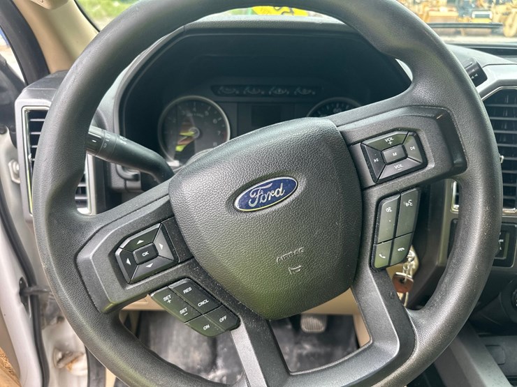 2015-ford-f150-xlt-image-28
