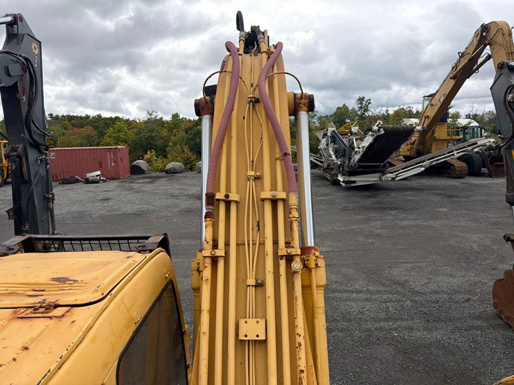deere-200d-lc-image-21
