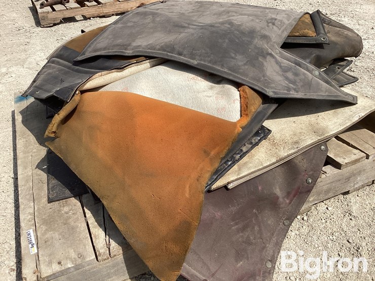 kenworth-cabover-dog-house-cover-&-additional-upholstery-image-9