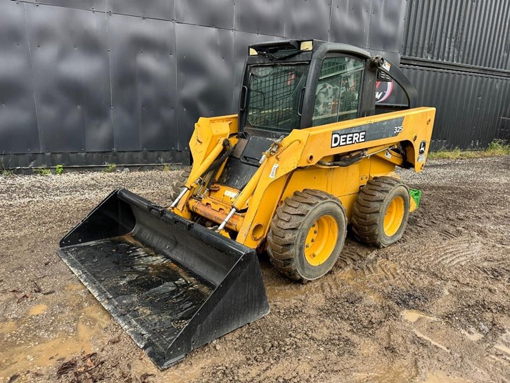 john-deere-325-image-2