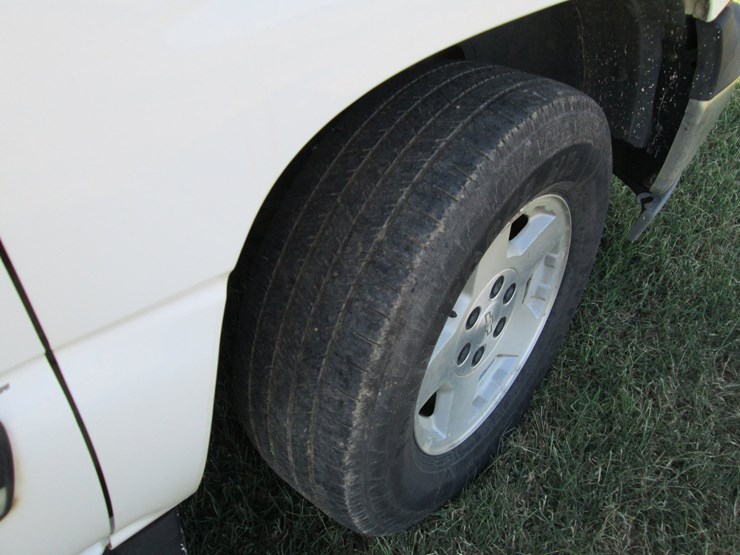 2004-chevrolet-tahoe-image-11