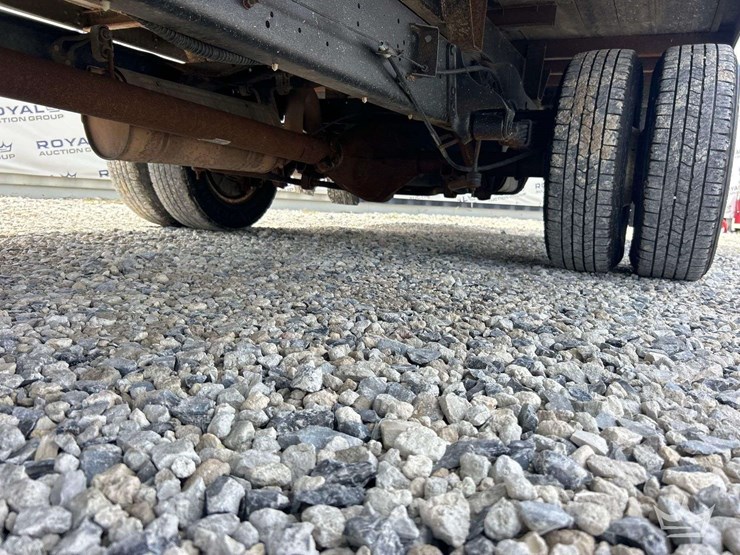 2019-ford-e350-image-21