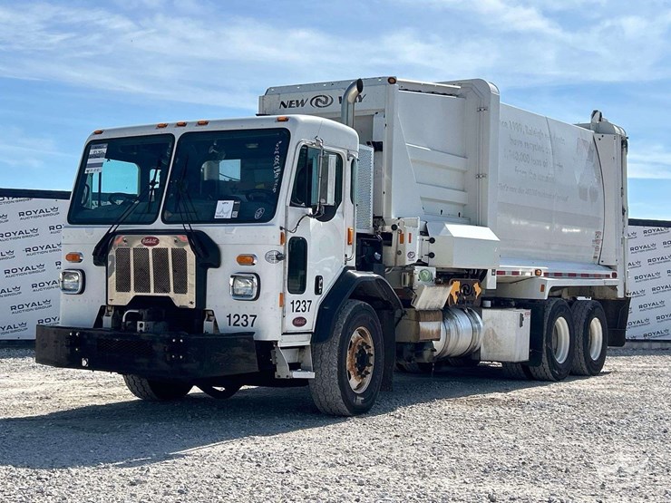 2017-peterbilt-520-image-1