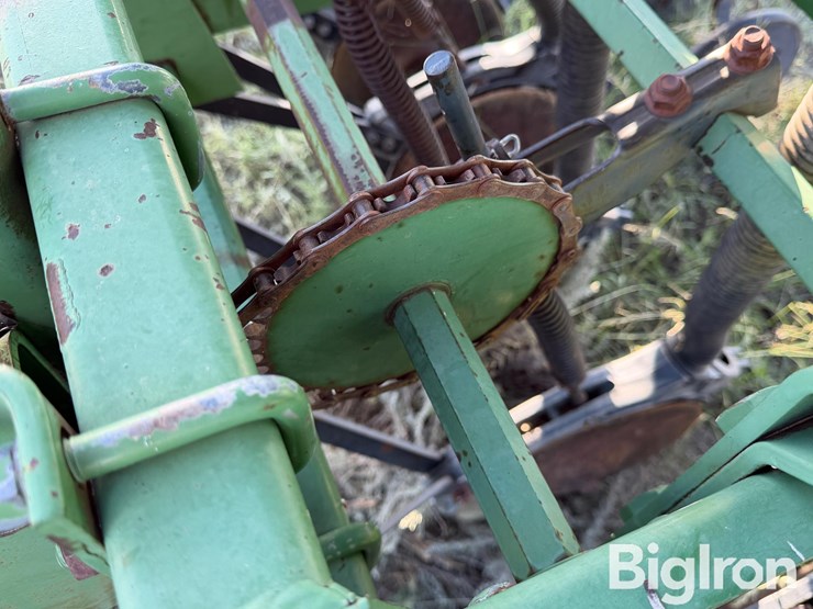 john-deere-520-image-15