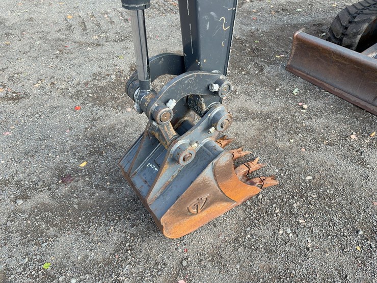 2020-deere-30g-image-13