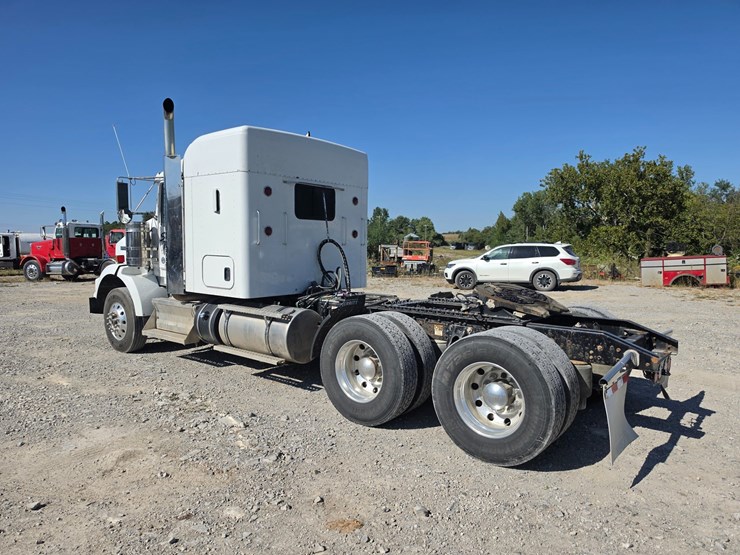 2018-kenworth-t800-image-13