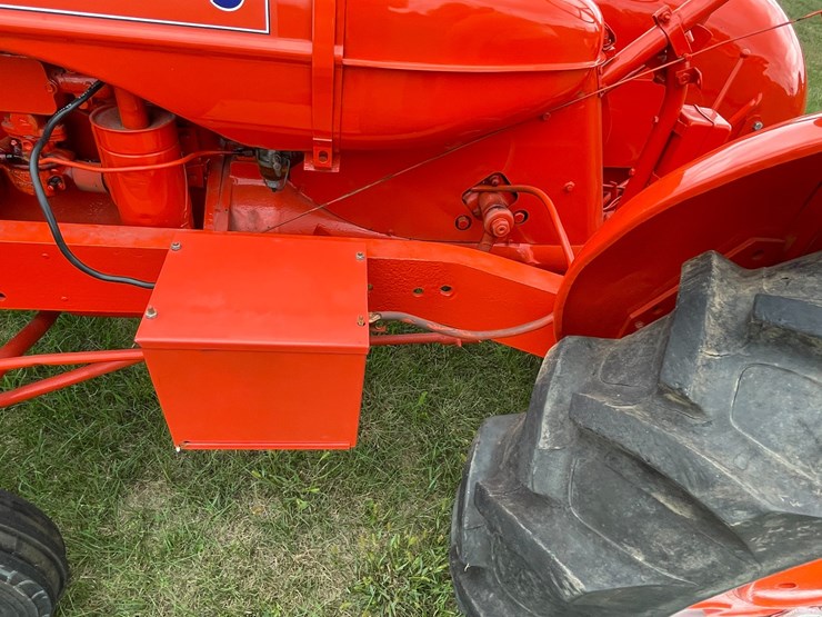 #1003-•-allis-chalmers-ib-tractor-image-10