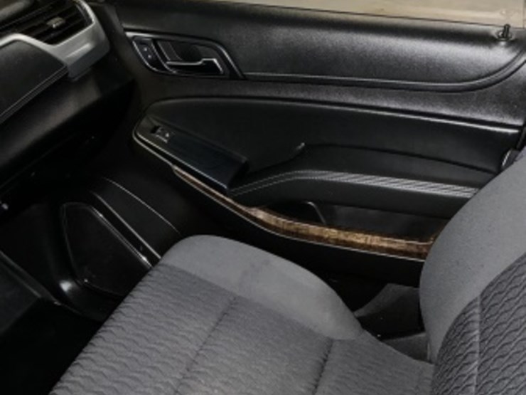 2015-chevrolet-tahoe-image-21