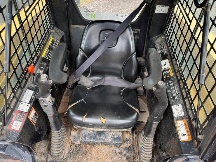 john-deere-325-image-15