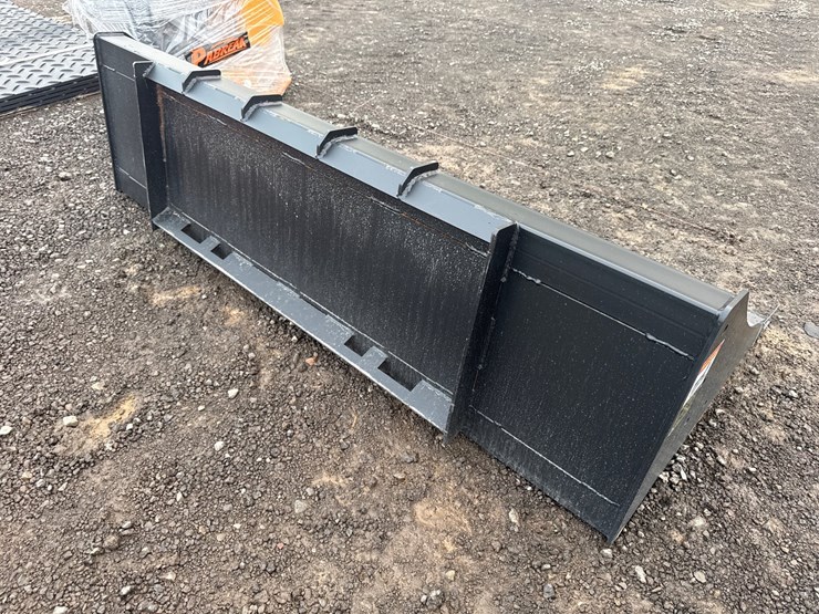 #6016-•-pabreak-72"-skid-steer-smooth-bucket-image-3