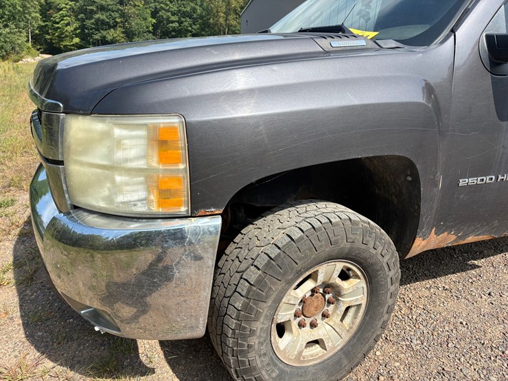 2010-chevrolet-silverado-2500-image-21