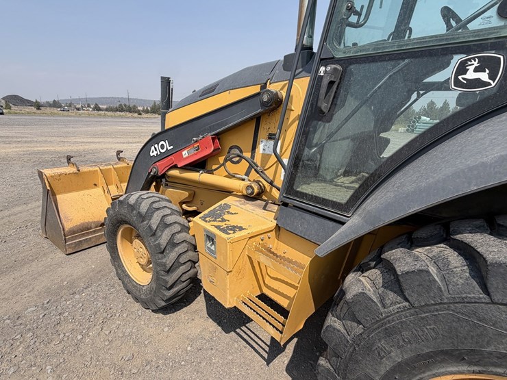 2016-deere-410l-image-63