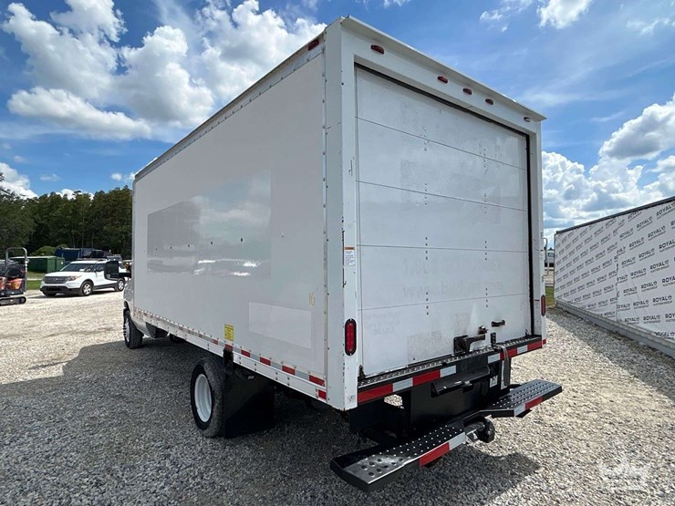 2019-ford-e350-image-4