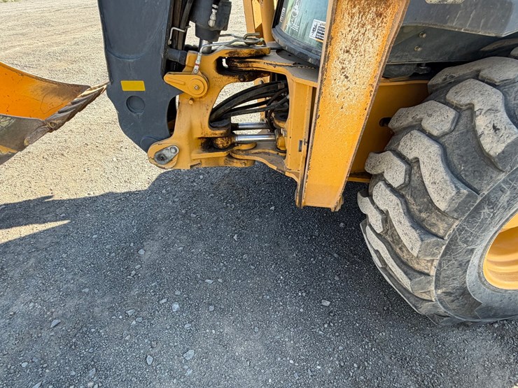 2017-deere-410l-image-33