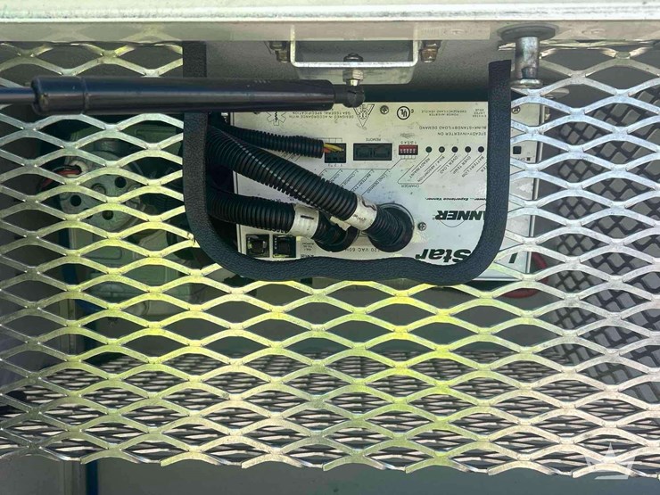2016-freightliner-m2-106-image-30