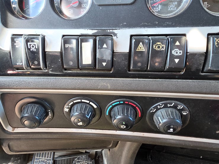 2018-kenworth-t800-image-73