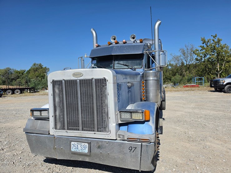 1997-peterbilt-379-image-2