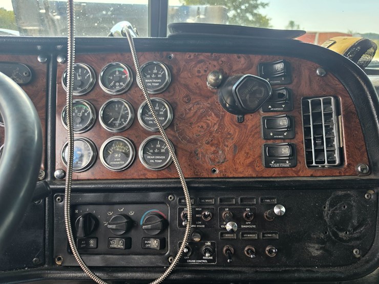 2006-peterbilt-379-image-49