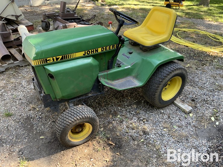 john-deere-317-image-1