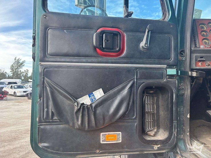 2002-mack-cl713-image-16