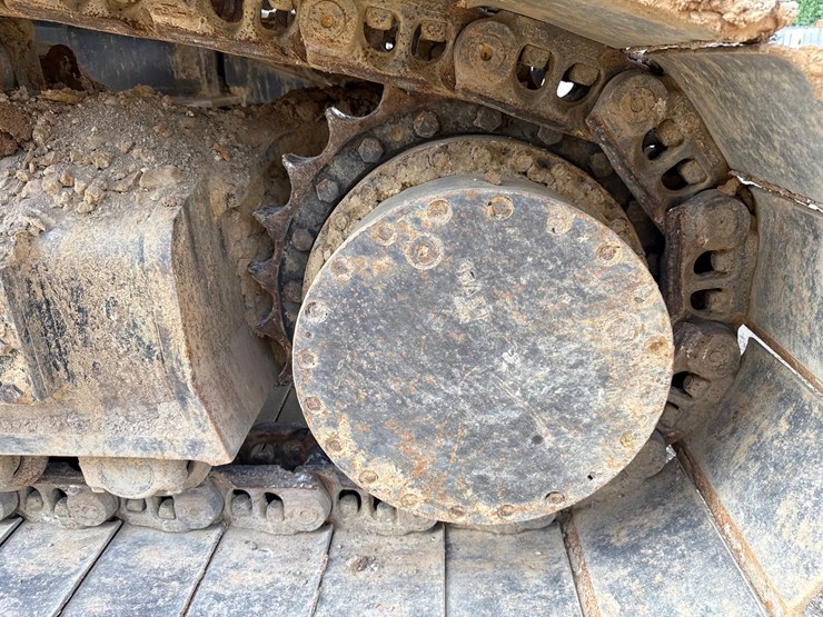 2019-caterpillar-352f-image-103
