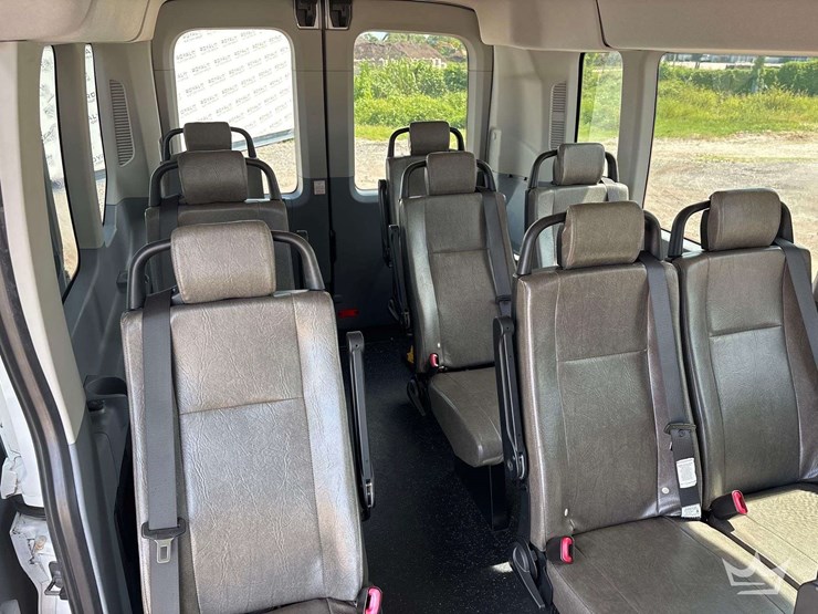 2019-ford-transit-image-22