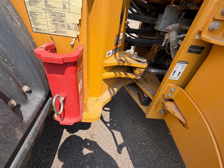 2019-deere-744k-image-68