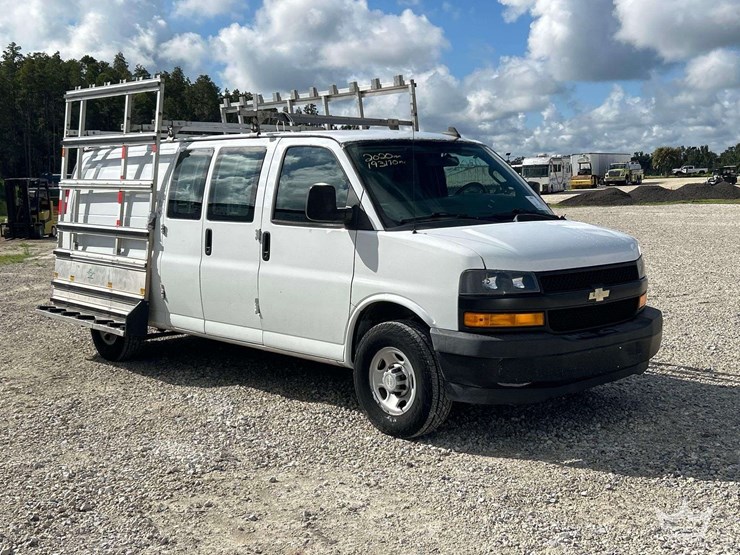 2020-chevrolet-express-2500-image-2