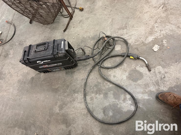 miller-x-treme-12vs-suitcase-welder-image-4
