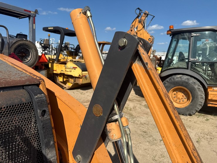 #2483-•-2009-case-570mxt-series-3-skip-loader-image-15