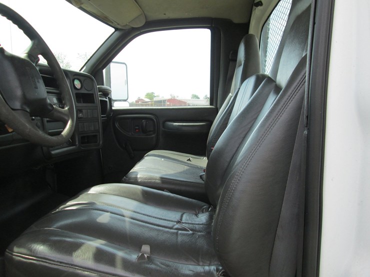 2005-gmc-topkick-c5500-image-24
