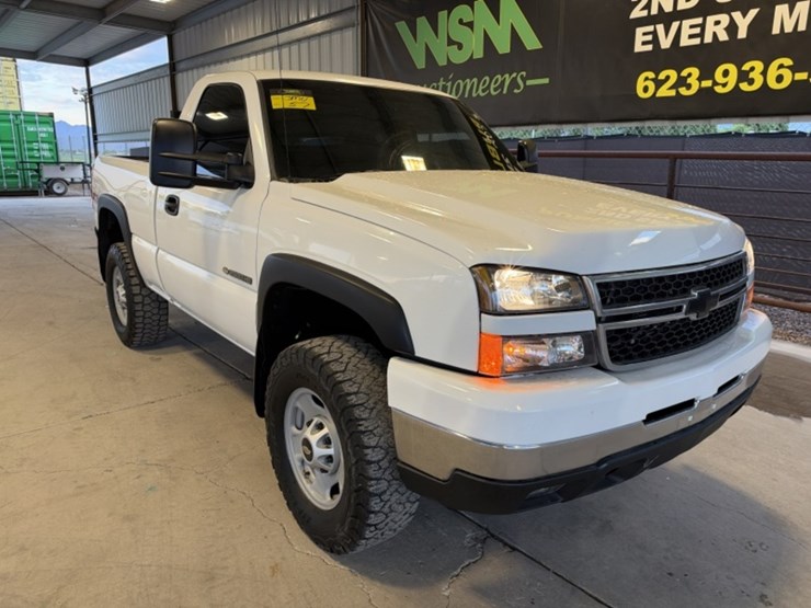 2003-chevrolet-silverado-p/u-image-2