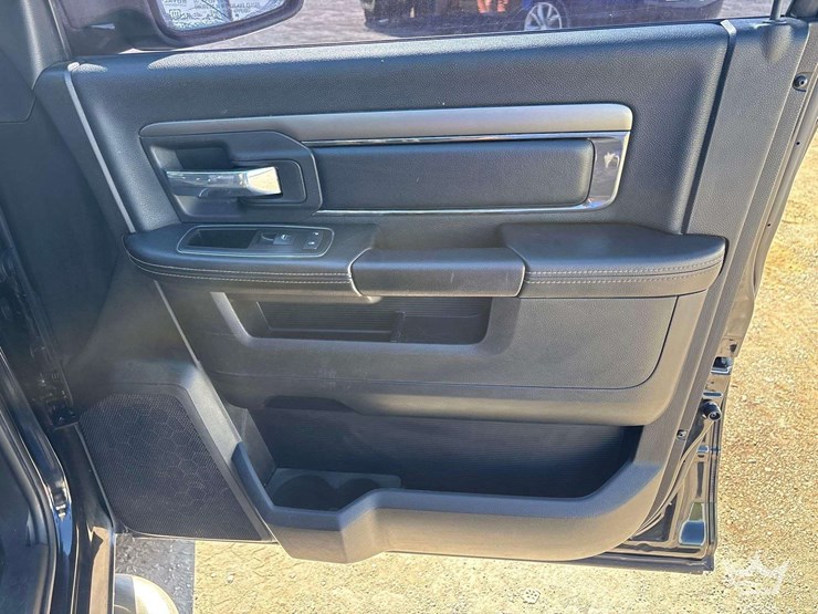 2013-dodge-1500-image-26