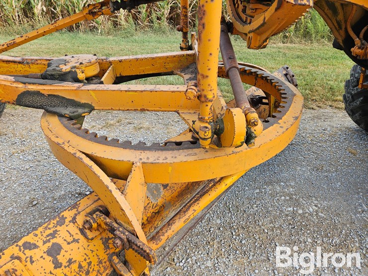1971-caterpillar-120-image-15