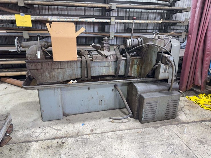 colchester-lathe,-2300-&-1150-r.p.m-spindle-speeds-image-10