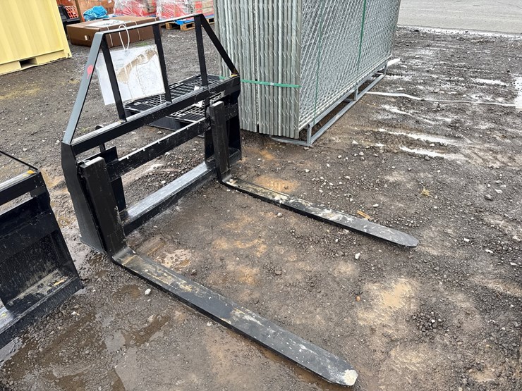#6011-•-48"-skid-steer-pallet-forks-image-1